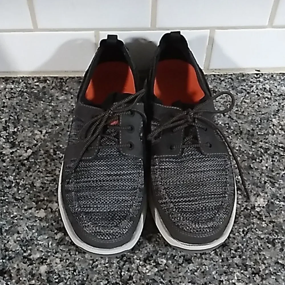Dockers Men's Gray-Knit Leather Lightweight Shoes. Size 9